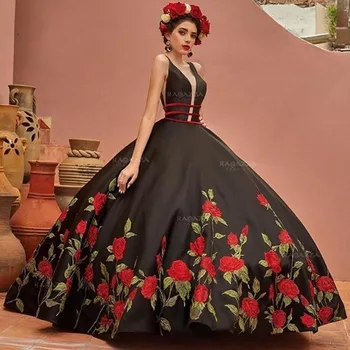 כדור שחור שמלת קינסאנךרה שמלות 2020 צוואר V אפליקציות תחרה רכבת לטאטא מתוק 16 להתלבש vestidos דה-15 שנים